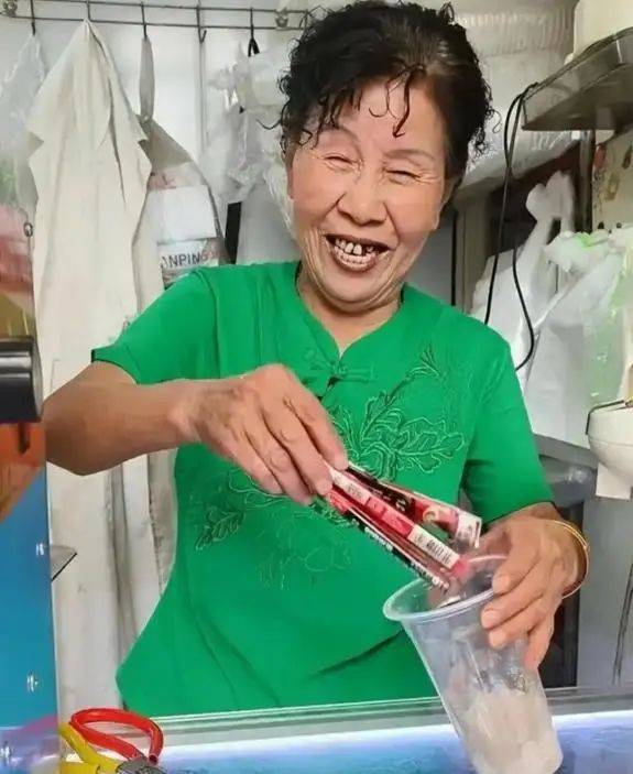 10元手冲“咖啡阿姨”：生意淡了快乐回来了MG不朽情缘正版从日销400杯到100杯！(图5)